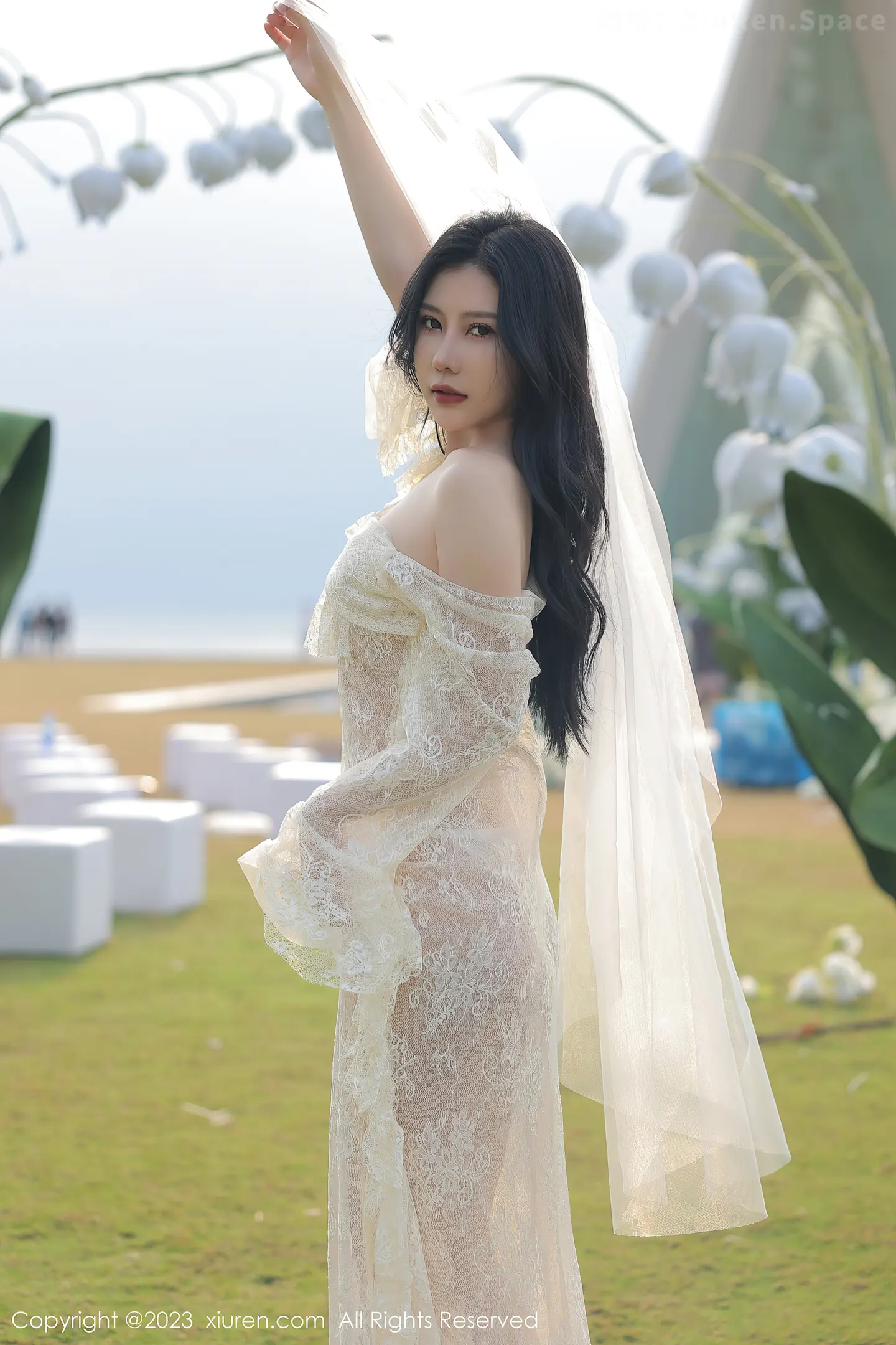 图片[3]-[XiuRen秀人网]2023.02.22 VOL.6303 模特尹甜甜海南旅拍性感白色蕾丝婚纱透视秀完美身材诱惑写真54P-秀人网官方网站